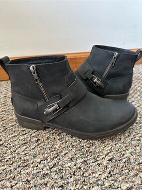 UGG Black Ankle Motorcycle fur lined snow boots